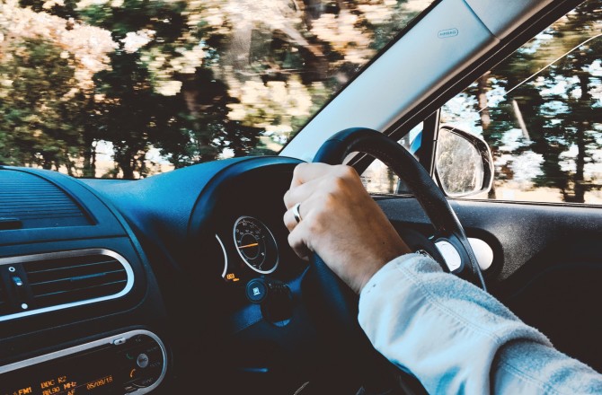 Driving safety tips: 5 things you should never do while driving