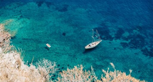 Essential Tips for a Smooth Yacht Charter Experience